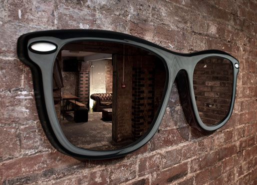 looking-good-sunglasses-mirror-thabto